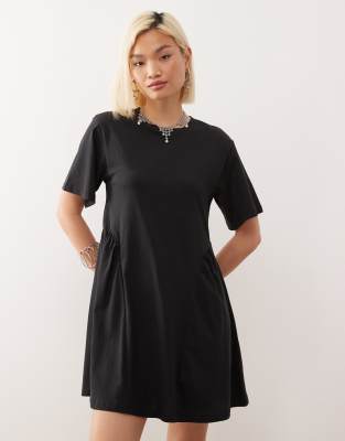 Noisy May - Robe courte en jersey à ourlet tombant - Noir