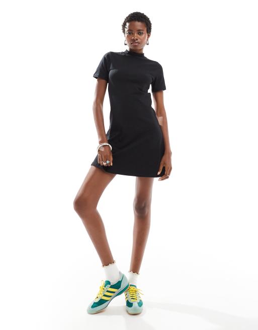 Robe patineuse col montant sale