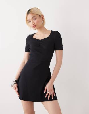 Robe patineuse courte côtelée à encolure carrée et détails froncés - Noir XS