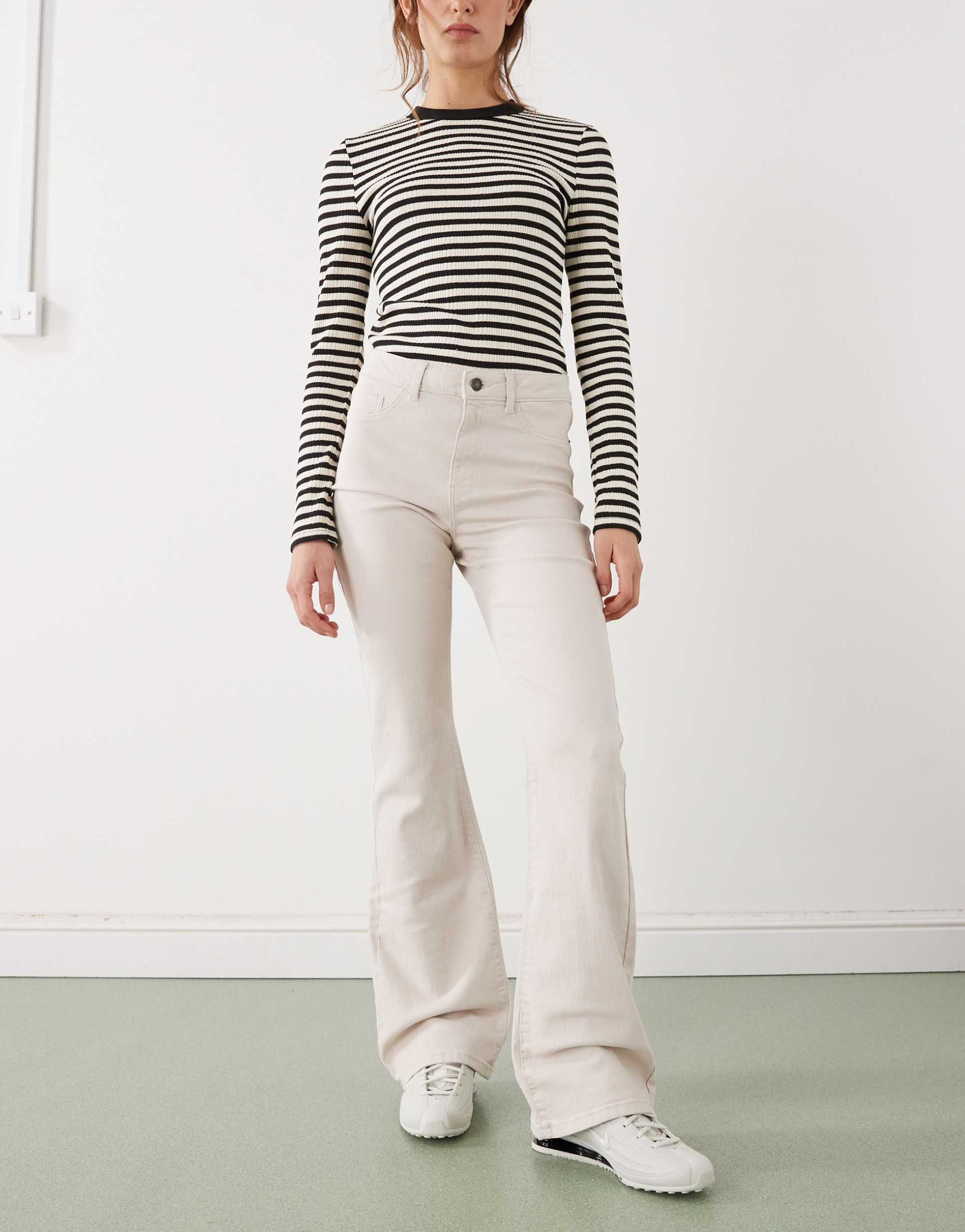 noisy may sallie high rise slim flare jeans in ecru