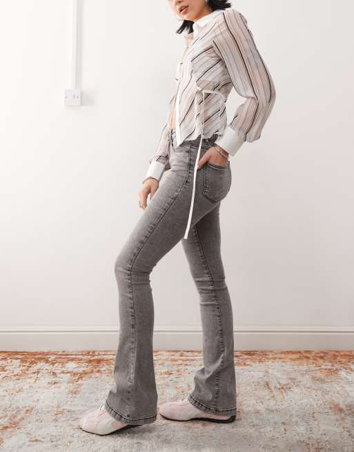 Noisy May Sallie high rise slim flare jeans in light grey, 3 of 5