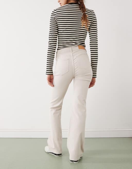 Noisy May – Sallie – Schmal geschnittene Schlagjeans in Ecru mit hohem Bund, 2 von 5