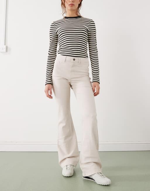 Noisy May – Sallie – Schmal geschnittene Schlagjeans in Ecru mit hohem Bund, 3 von 5