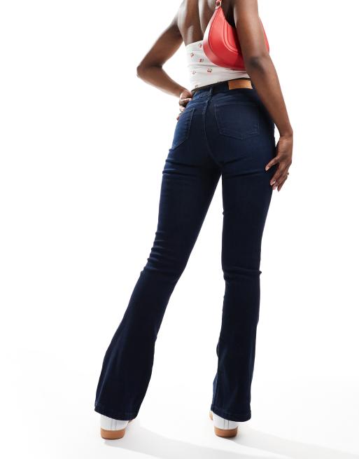 Noisy May – Sallie – Slim-Fit-Schlagjeans in dunkelblauer Waschung mit hohem Bund, 3 von 5