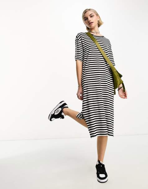 Noisy May – Schwarz-weiß gestreiftes T-Shirt-Midikleid mit Schlitz - view 1
