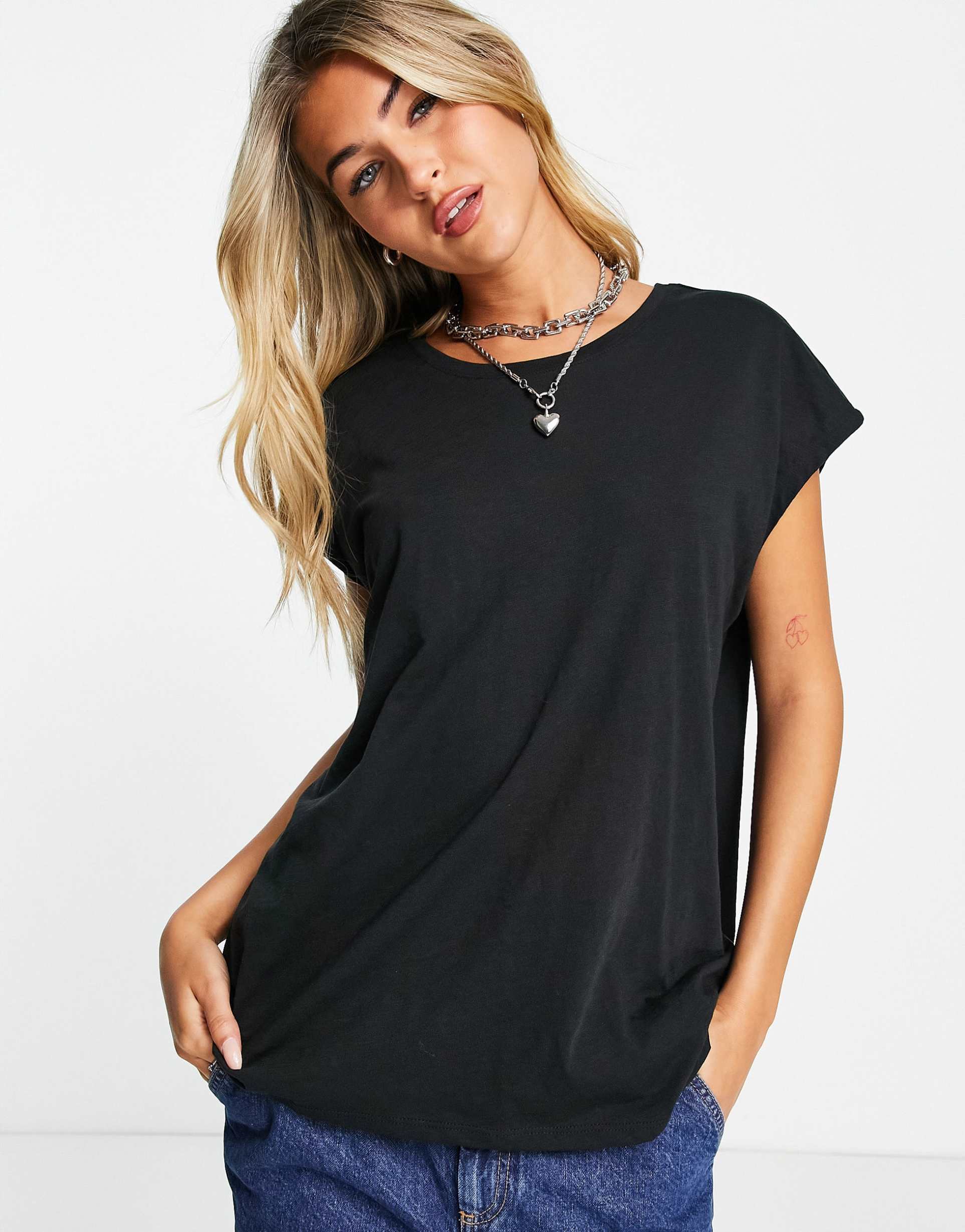 noisy may scoop neck t-shirt in black
