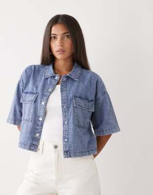 Noisy May short sleeve boxy denim shirt in washed blue