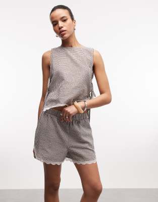 Noisy May - Shorts aus Seersucker mit Spitzenborte und Vichy-Karomuster in Schokobraun, Kombiteil-Brown