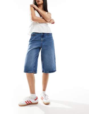 Noisy May - Skater-Shorts aus Denim in verwaschenem Mittelblau