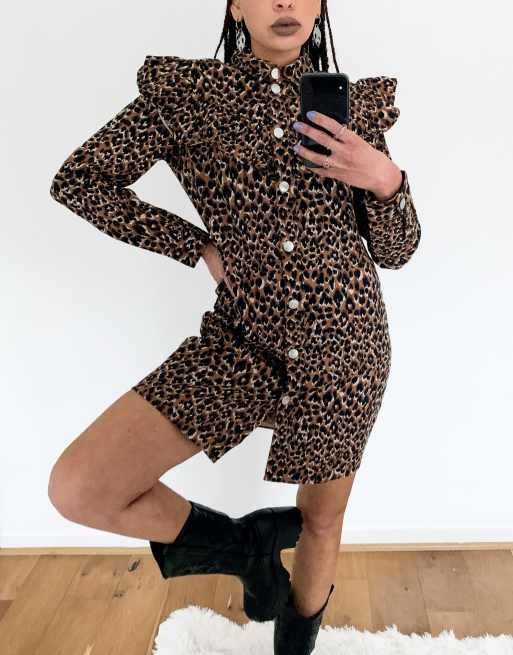 Noisy May - Skjorte med flæsefront i leopard-denim