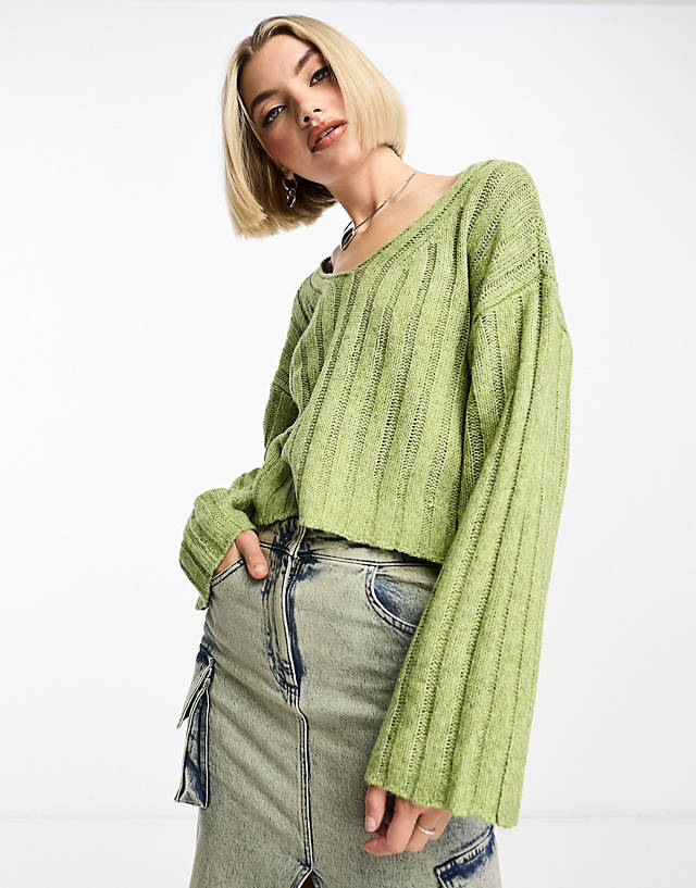 Noisy May - slouchy v-neck wide rib knit jumper in green