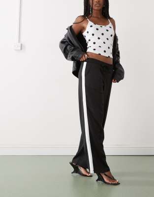 straight leg jersey pants in black with white side stripe