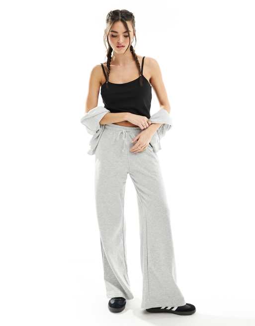 Noisy May – Svart crop top i seamless med smala axelband , 4 av 4
