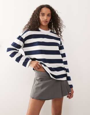 Noisy May - Sweatshirt mit weißen und marineblauen Streifen