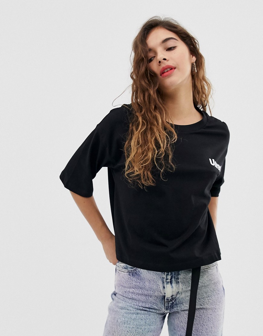 Noisy May - T-shirt met 'unreal'-tekstprint-Rood