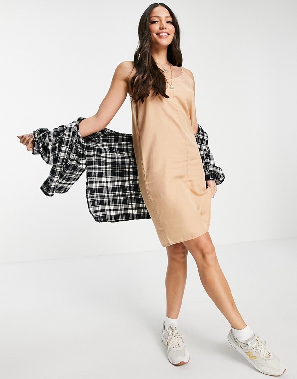 Noisy May Tall – Beżowa sukienka mini na ramiączkach Beżowy Cieszyć Się 