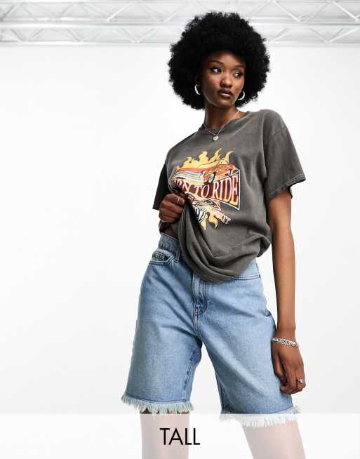 Noisy May Tall - Denim short met lange pasvorm en gerafelde zoom in lichtblauw denim