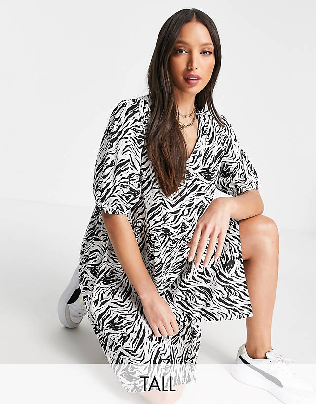 Noisy May Tall - exclusive button through smock mini dress in animal print