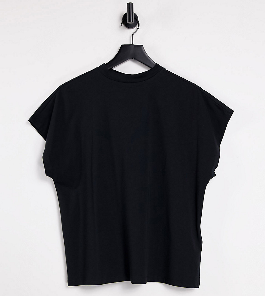Noisy May Tall - Hoogsluitend T-shirt in zwart