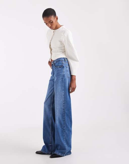 Noisy May Tall Kenzie vaqueros de pernera ancha de talle medio en denim azul medio, 2 de 5