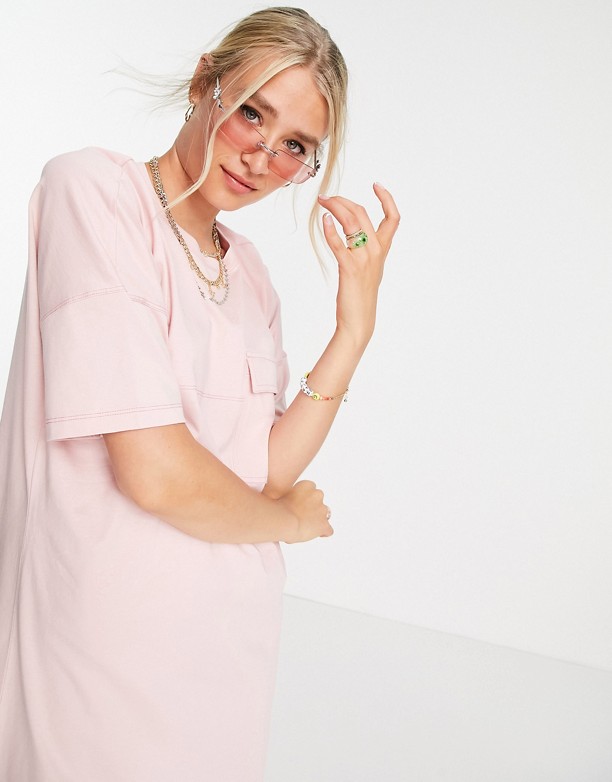  Świat Noisy May Tall – RÓżowa sukienka t-shirtowa midi z bawełny organicznej RÓżowy