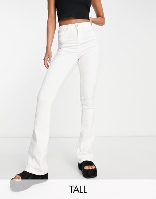 Noisy May Tall – Sallie – Schlagjeans in Weiß mit hohem Bund