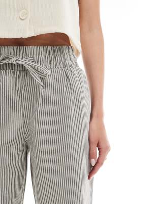 25ss☆メヤメ☆PIN STRIPE SIDE LINE WIDE PANTS City Chic Women's Plus Size Jazmin Pant, Silver Pinstripe