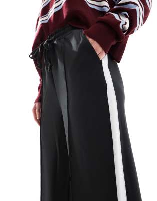 NOISY MAY TALL WIDE LEG SWEATPANTS WITH SIDE STRIPE 