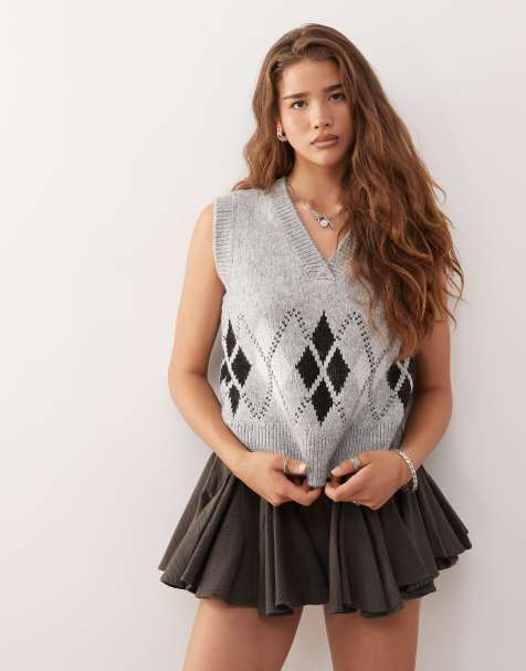 Noisy May v neck loose vest in light grey argyle - view 1
