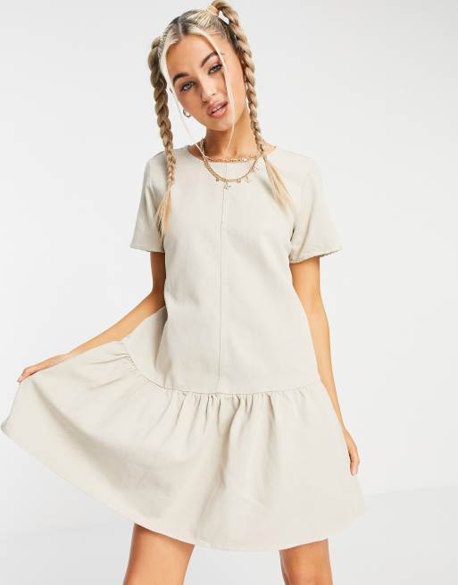 Noisy May - Vestito grembiule in denim con orlo sceso, colore bianco sporco