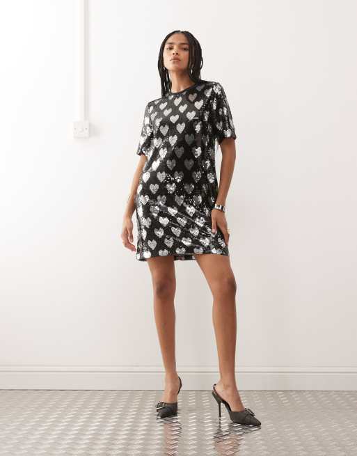 Noisy May - Vestito T-shirt nero con dettagli a cuori e paillettes