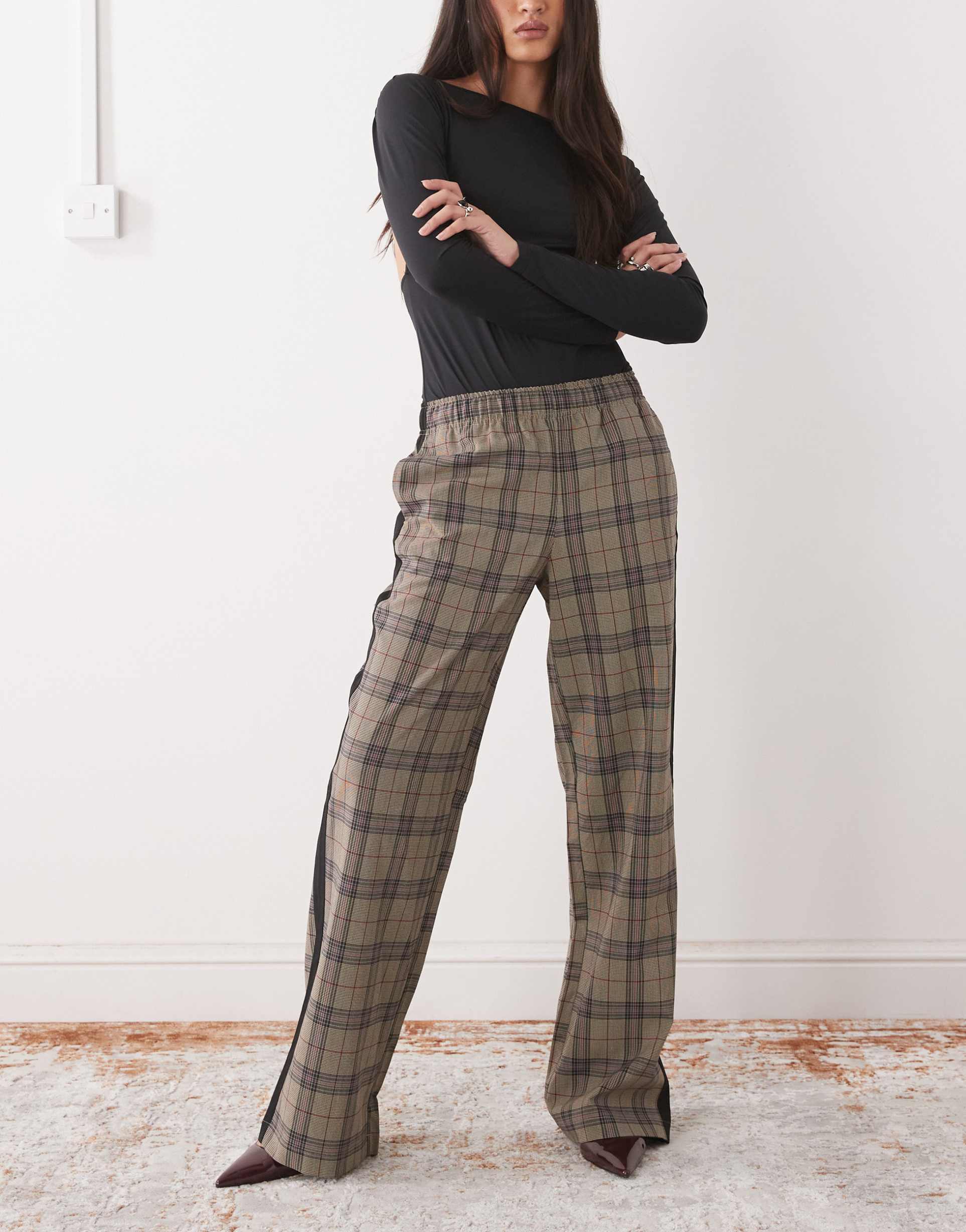 noisy may wide leg pants with side stripes in beige plaid