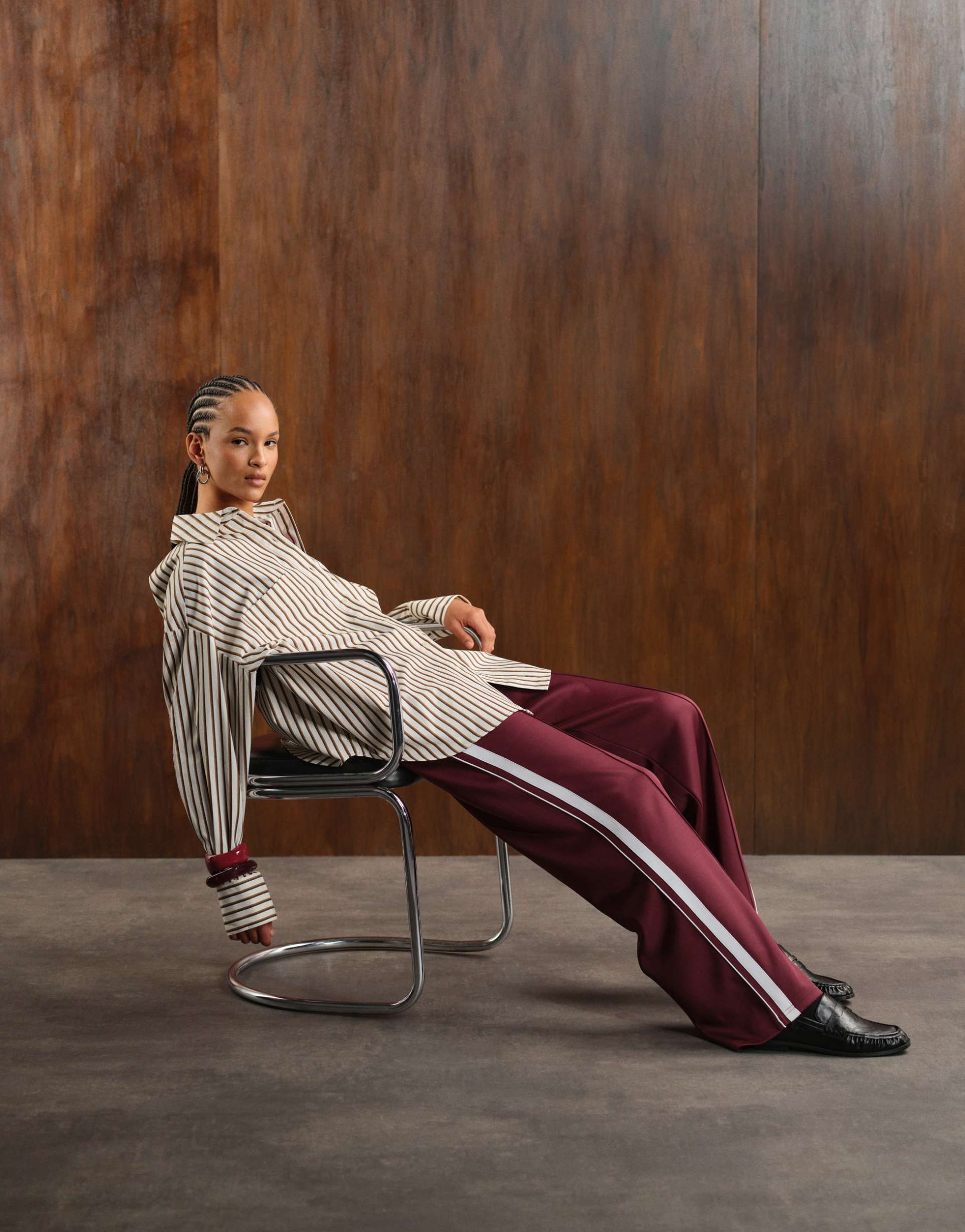 noisy may wide leg sweatpants with side stripe in burgundy