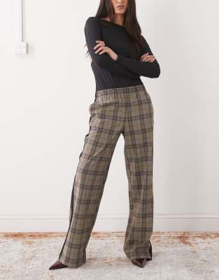 Noisy May Noisy May wide leg trouser with side stripe in beige check-Neutral