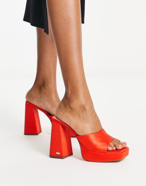 Nokwol – Maisie – Absatz-Mules aus orangem Satin mit eckiger Zehenpartie und Plateausohle 