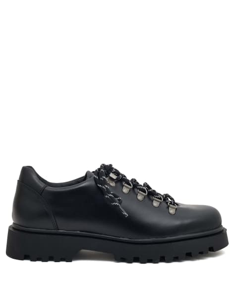 Nokwol Ridge boots in black - view 1