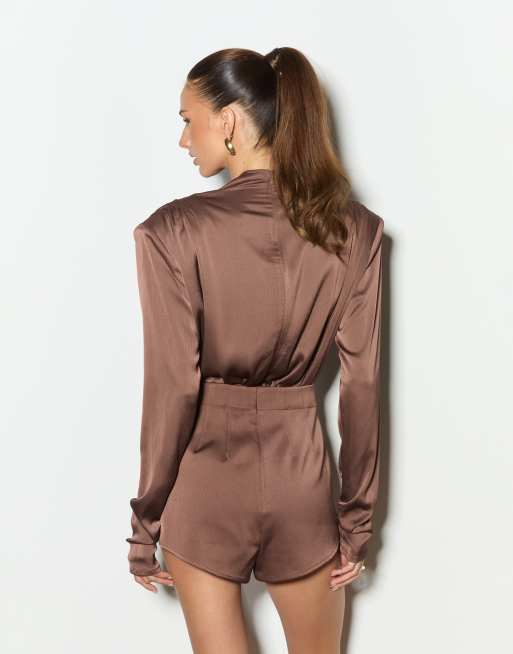 Noughts & Kisses combishort en satin à col cheminée avec détail drapé, chocolat, 4 de 4