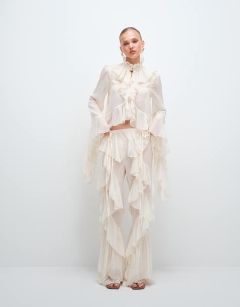 Noughts & Kisses - Coordinato in chiffon con maxi volant color crema con blusa e pantaloni - view 1