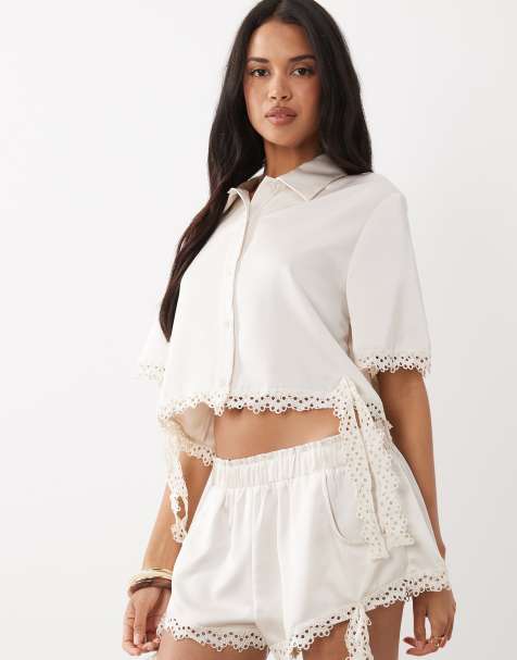 Noughts & Kisses - Cropped overhemd van satijn met kanten rand in crème, deel van co-ord set - view 1