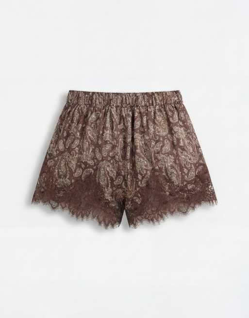 Noughts & Kisses – Gemusterte Satin-Shorts mit Spitzenbesatz, Kombiteil, 7 von 9