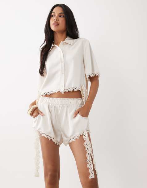 Noughts & Kisses – Gräddvita shorts i satin med spetskant, del av set - view 1