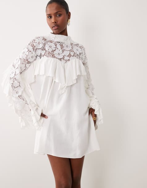 Noughts & Kisses – Hochgeschlossenes Minikleid aus Häkelspitze in Weiß mit Rüschenbesatz - view 1