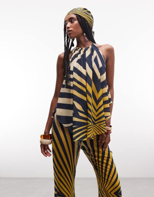 Noughts & Kisses open back halternek top co-ord met sunburst print, 3 van 7