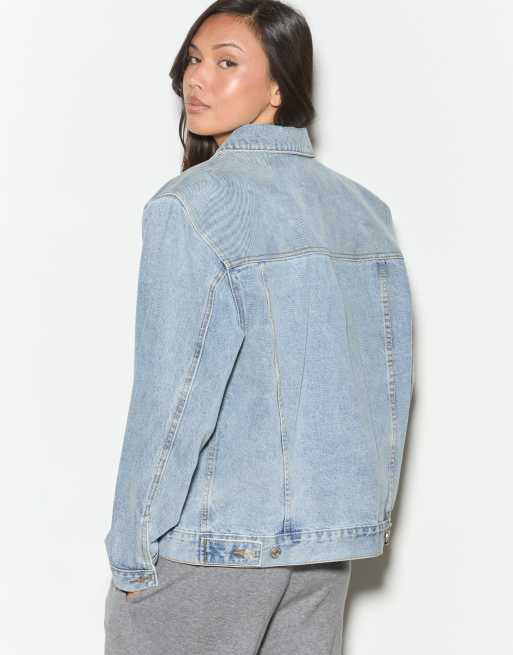 Noughts & Kisses Sianna structured shoulder blue denim jacket in blue, 2 of 4