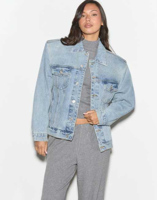 Noughts & Kisses Sianna structured shoulder blue denim jacket in blue, 3 of 4