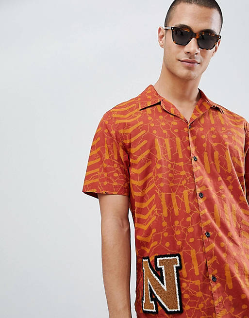 Nudie Jeans Co – Brandon – Pomarańczowa koszula z krótkim rękawem z organicznej bawełny, z efektem batiku