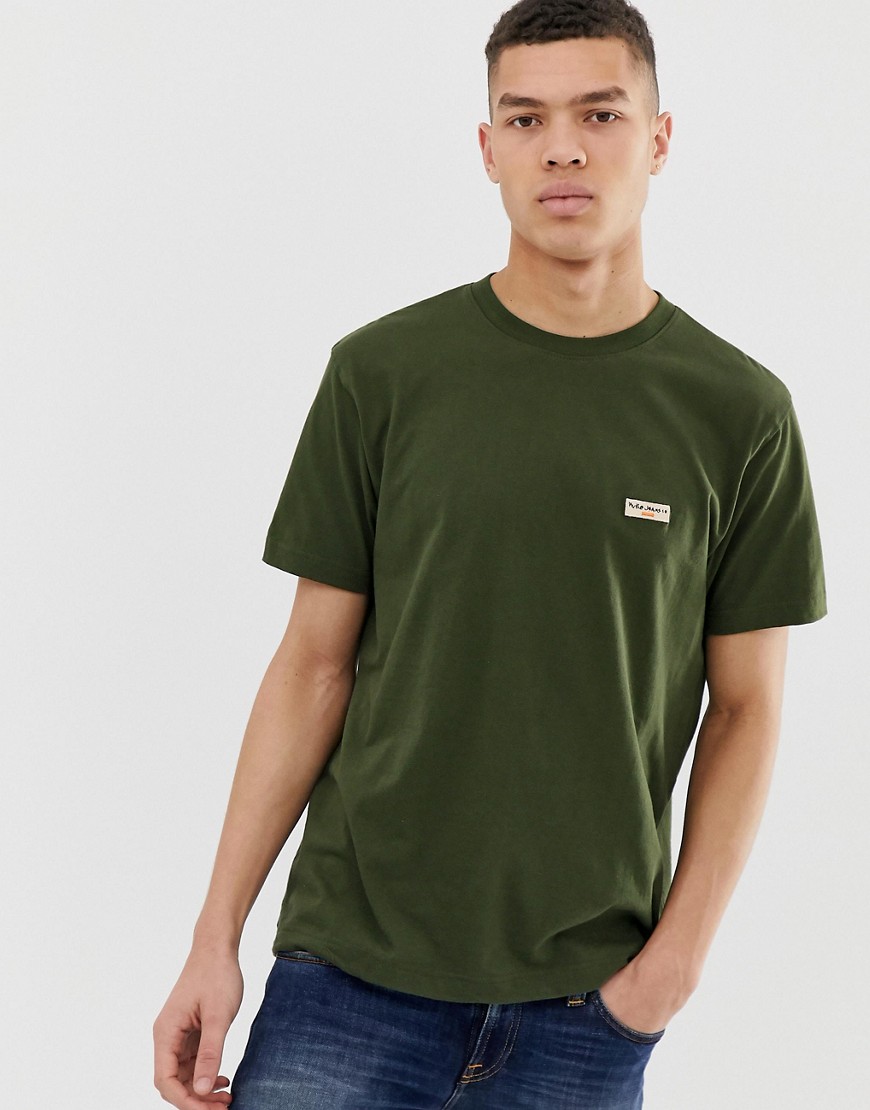 Nudie Jeans Co Daniel – kakifärgad t-shirt med logga-Grön