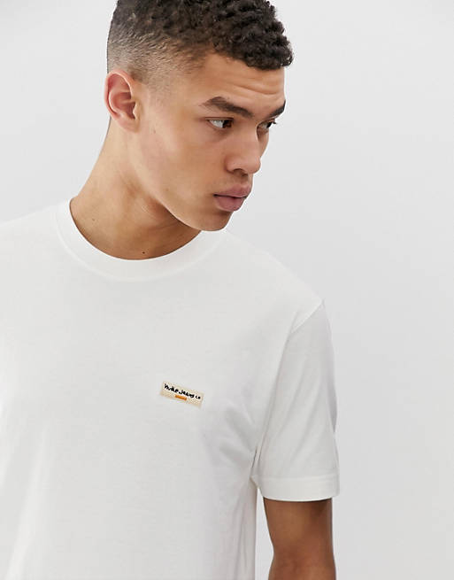 Nudie Jeans Co – Daniel – Logo-T-Shirt in gebrochenem Weiß