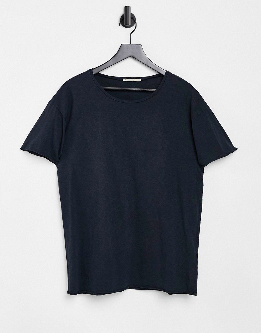 Nudie Jeans - Roger - Løs T-shirt i marineblå