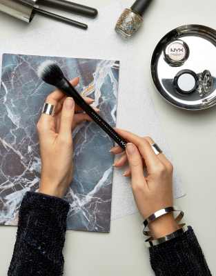nyx powder brush
